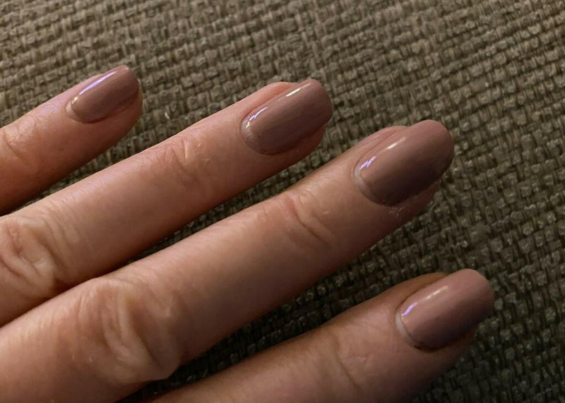 Glossy taupe-brown nail wraps in a solid colour on short round nails