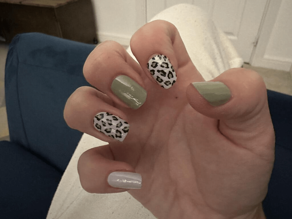 Holy Grail Nail Non-UV Nail Wraps Paw Print Green - Holy Classics (Non-UV Nail Wraps)