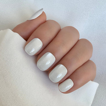 Holy Grail Nail press on Runway Ready (Cat's Eye) - Soft Gel Press Ons (Extra Short Natural)